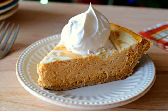 Pumpkin cheesecake! This recipe is an easy and delicious dessert solution for your holiday parties. Everyone loves pumpkin cheesecake!