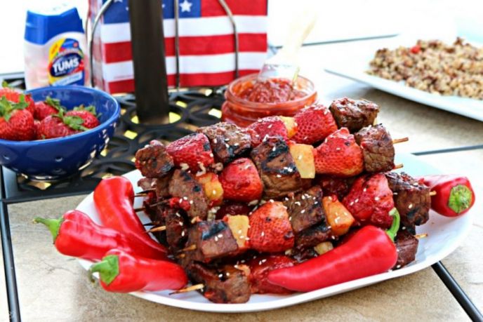 Strawberry Grilled Steak Kabobs with Strawberry and Hot Pepper BBQ Sauce