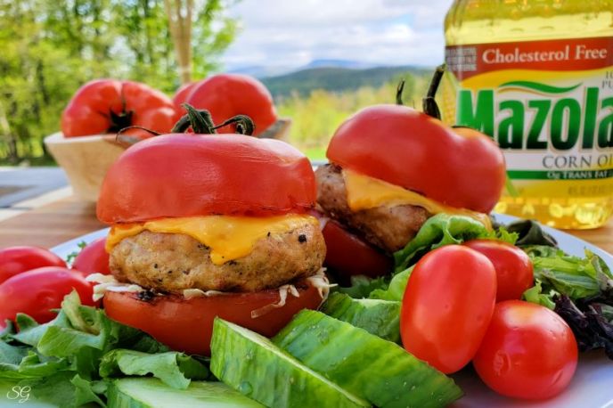 Turkey burgers grilled with grilled tomato buns.