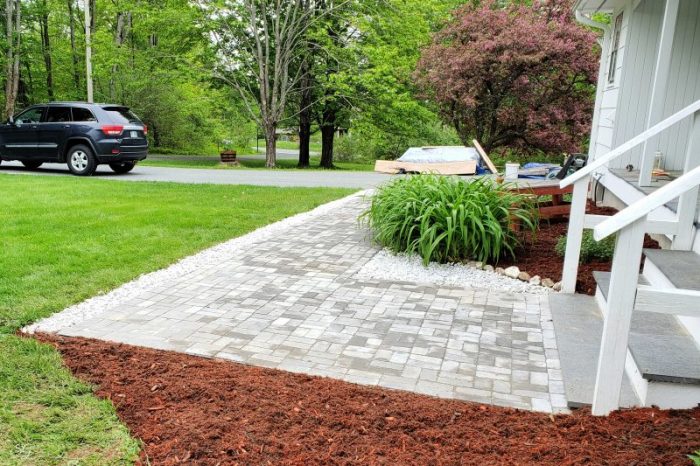 How To Install A DIY Paver Walkway, Installing a DIY paver walkway - just the two of us!