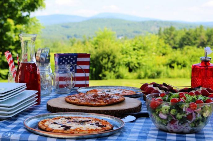 The Ultimate Backyard BBQ Pizza Party, Outdoor grilling pizza party