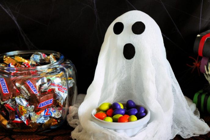 Cheesecloth Ghosts Halloween DIY Tutorial, Ghost candy dish DIY project