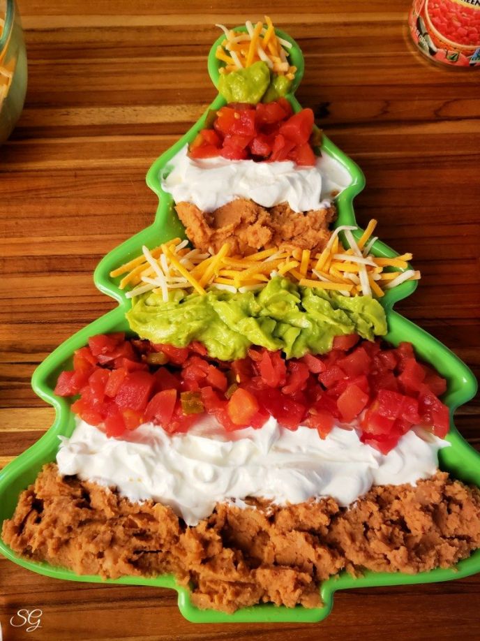 Christmas party dip recipe in the shape of a Christmas tree #gatherwithRotel