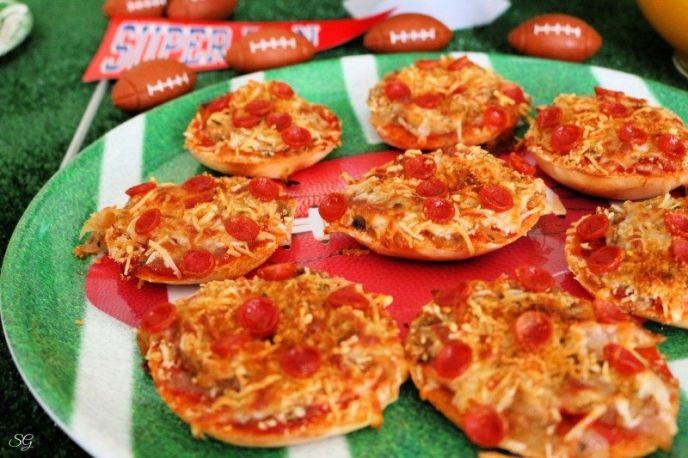 Bagel pizza party for football games
