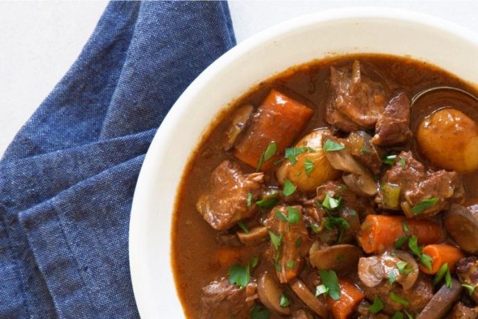 Delicious Irish beef stew recipe. Easy to make in your slow cooker! #irishbeefstew #irish #dinner #beefstew #stewrecipes #beefstewrecipe #chuckroast #slowcooker #slowcookerrecipes #slowcookerbeefstew #beefstewslowcooker #crockpotrecipes #crockpotbeefrecipes #slowcookerbeefrecipes