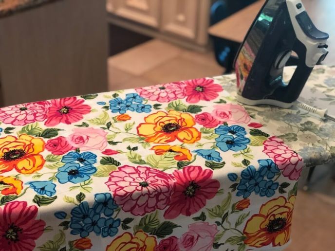 DIY Plastic Bag Holder, Ironing fabric smooth
