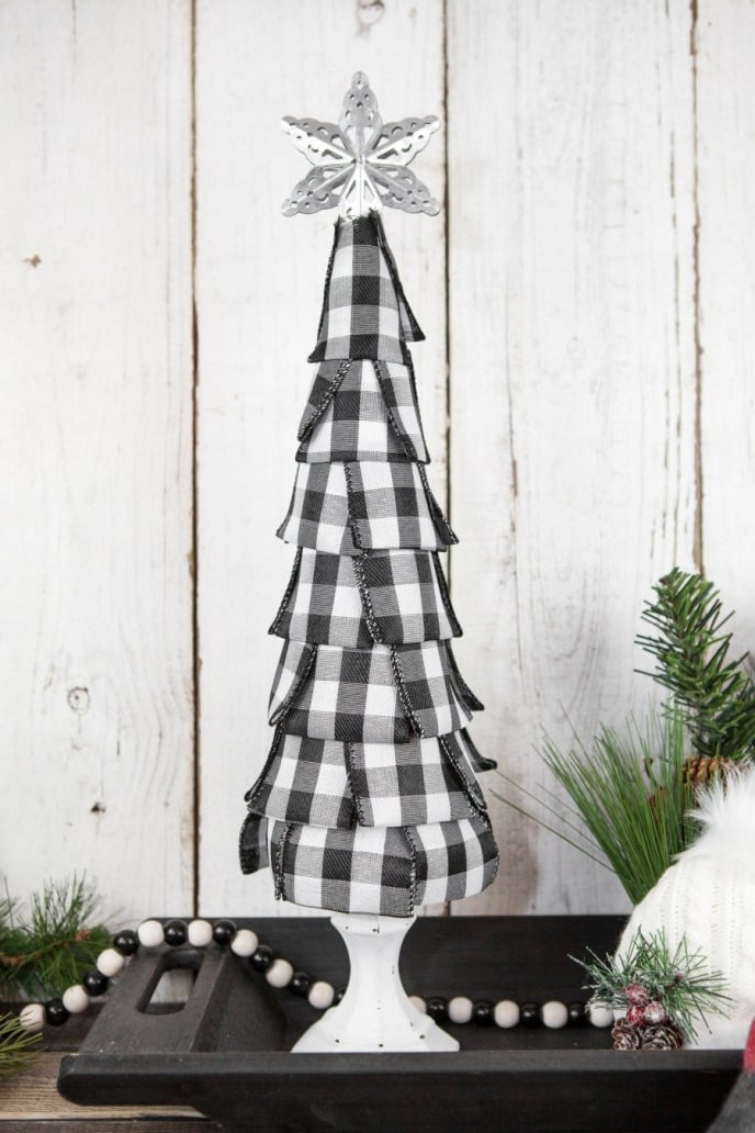 How to Make DIY Buffalo Plaid Christmas Decorations, easy buffalo plaid Christmas tree decoration craft project
