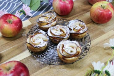 Baked Apple Roses With Puff Pastry